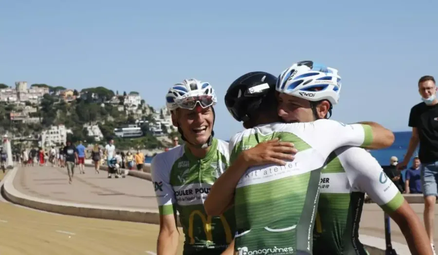 Partis de Lille, trois jeunes cyclistes pédalent jusqu'à Nice pour les enfants malades
